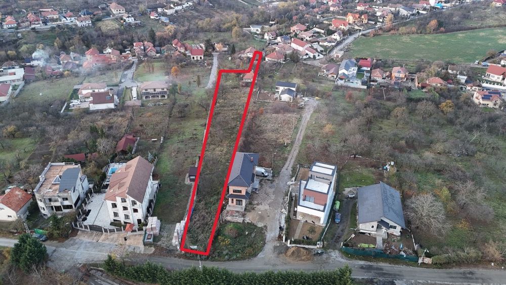 Teren intravilan 4700 m2 zona dealuri