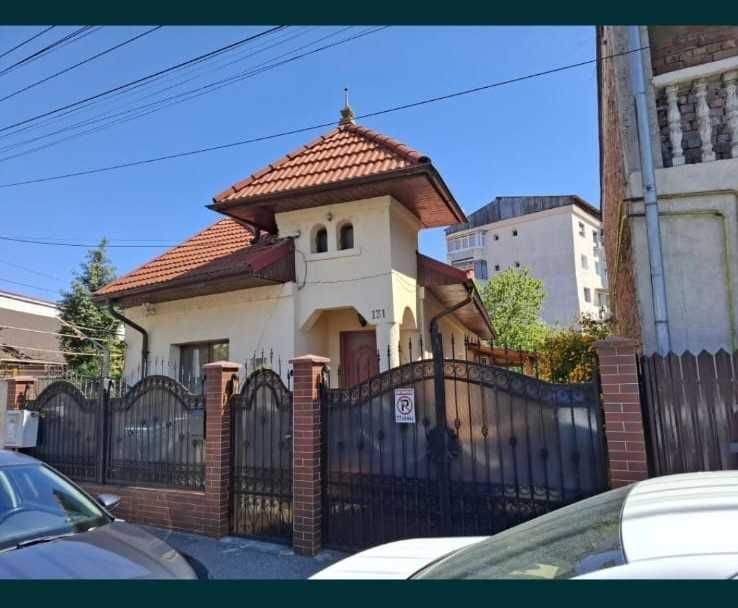 închiriez casă str.14 Octombrie