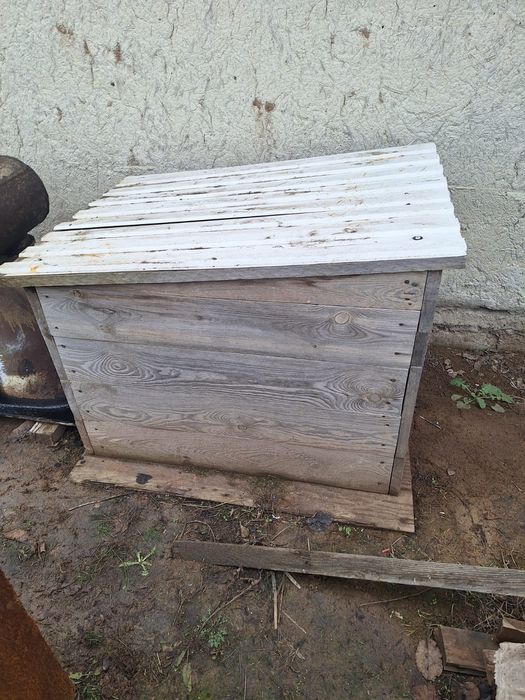 Продам конуру для собаки (утеплённая)