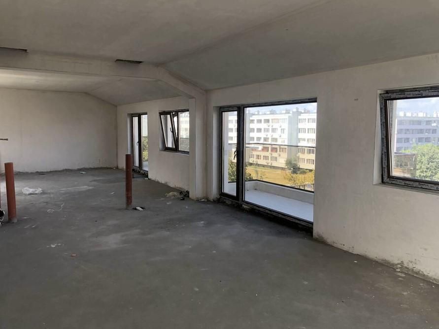 Продава се Четиристаен апартамент в Бургас, Център - 224 кв.м за 1340 €/кв.м - Снимка #2