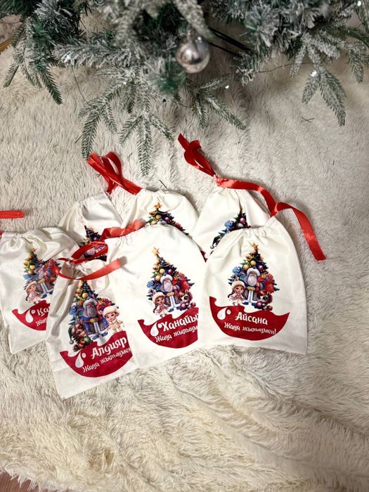 Надписи, принт на футболке, кружках, новогодние мешки, и т.д.