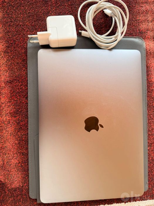 Macbook sotiladi