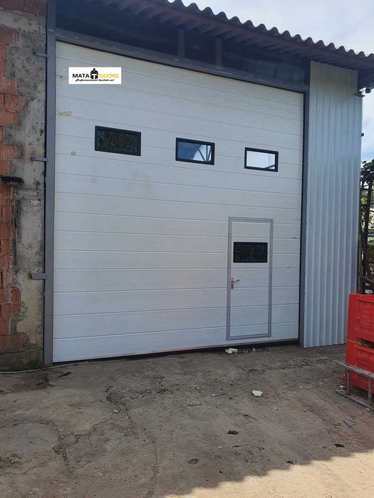 Distribuim la cel mai bun pret usi de garaj-TRANSPORT GRATUIT