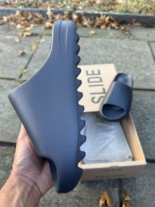 Yeezy Slides Onyx (46)