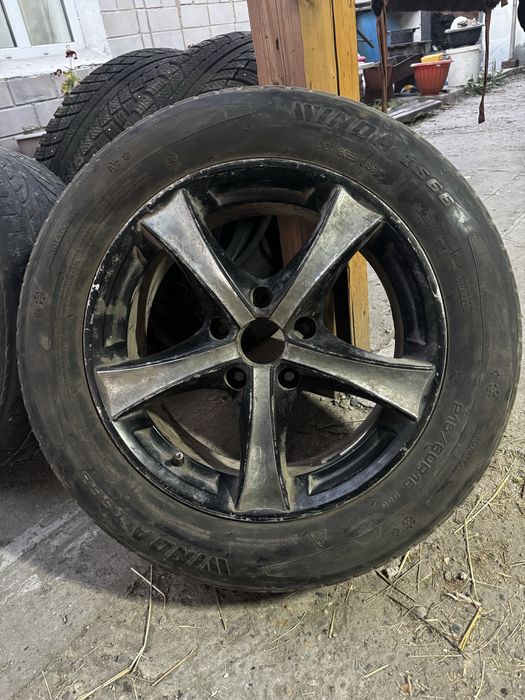 Продам диск с резиной 215/60/16 от камри 30