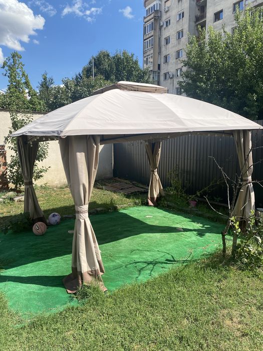 Cort de gradina  in stare perfecta