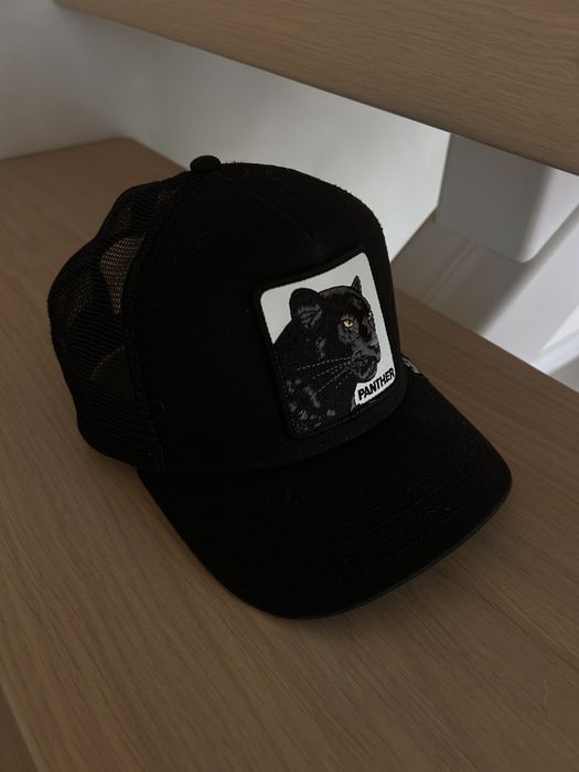 Șapcă neagră tip trucker cu panteră
