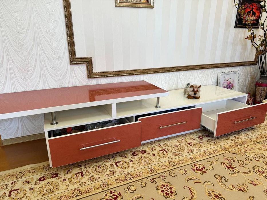 Консоль под телевизор