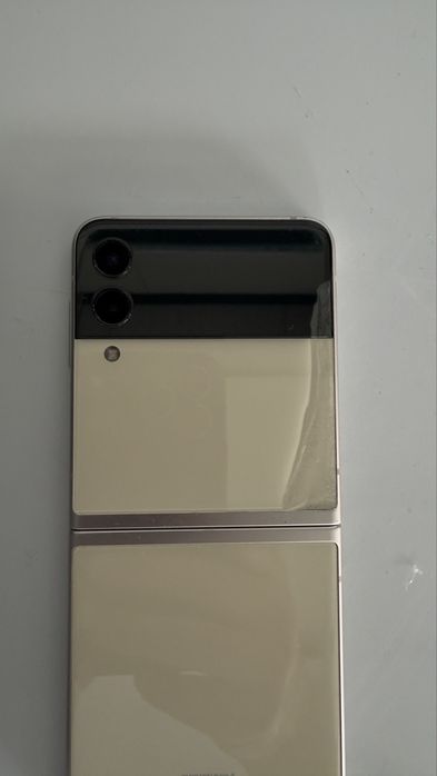 Samsung Galaxy Z Flip3 5G – 128 GB, Cream