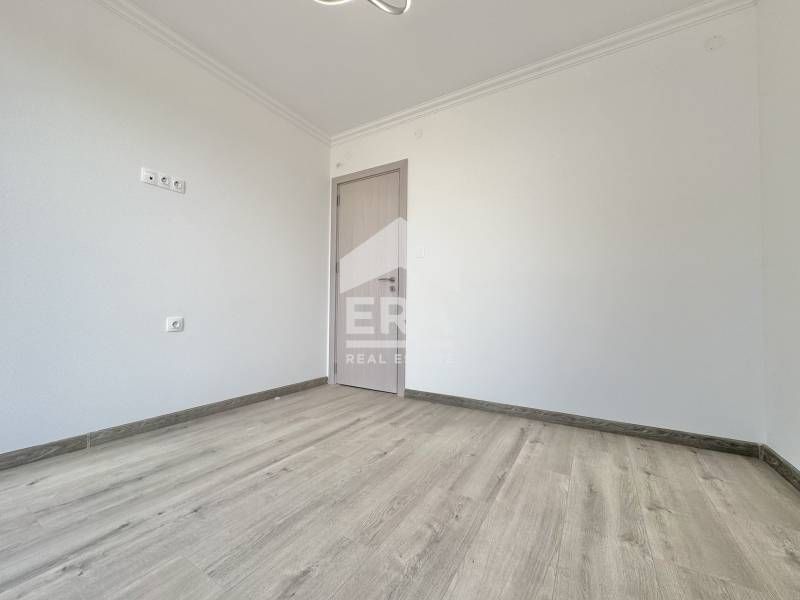 Панорамен тристаен апартамент, завършен"до ключ", в нова сграда с Акт