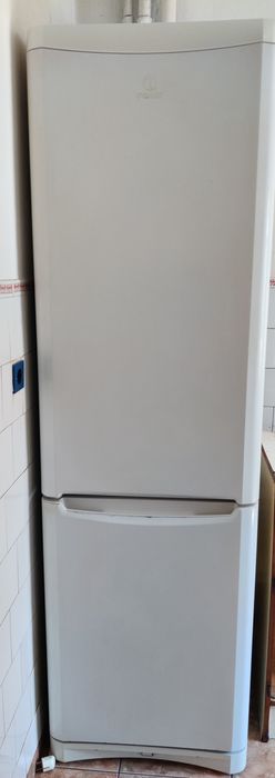 Vând combină frigorifică Indesit