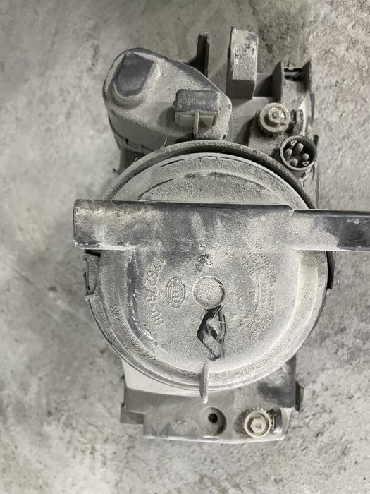 Продам фары от ауди 100 с4