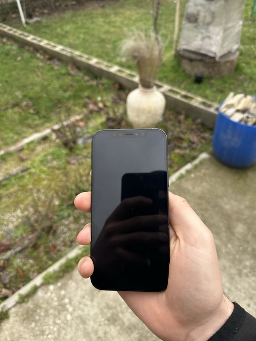 Продавам iPhone 12 – 128 GB, тъмно син