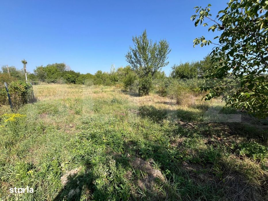 Teren intravilan de vanzare, 2.000 mp, deschidere 30 m