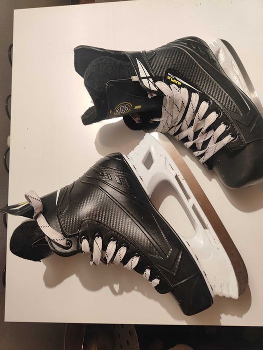 Коньки продам      .