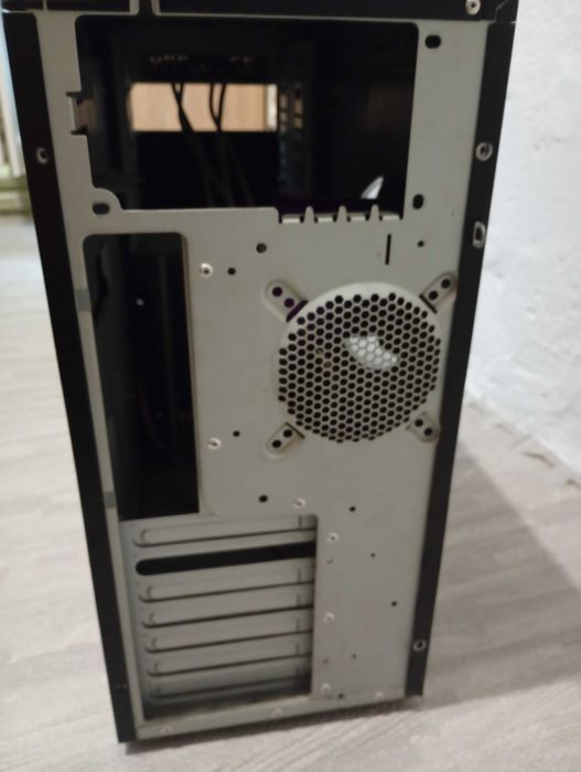 Корпус для ПК HuntKey в формате ATX