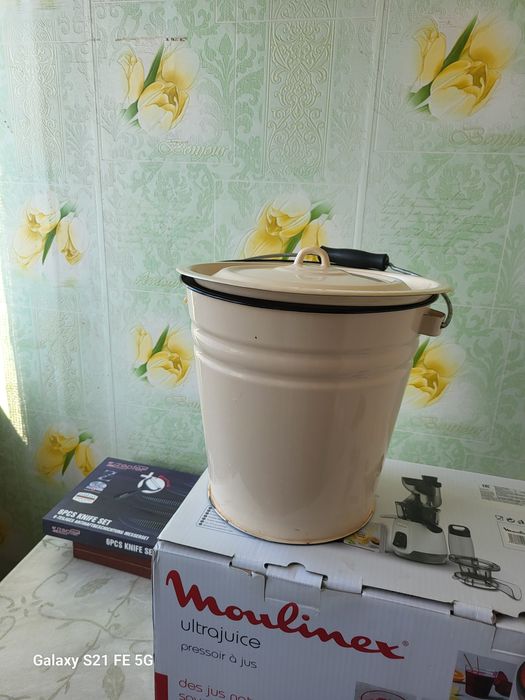 Ведро эмалированое. Посуда эмалированая.