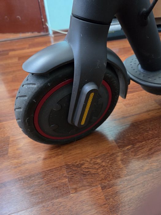 Xiaomi Mi Electric Scooter Pro 2 – Stare excelentă (Doar 900 km / 25 cicluri baterie)