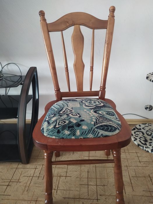 Стол для гостиной