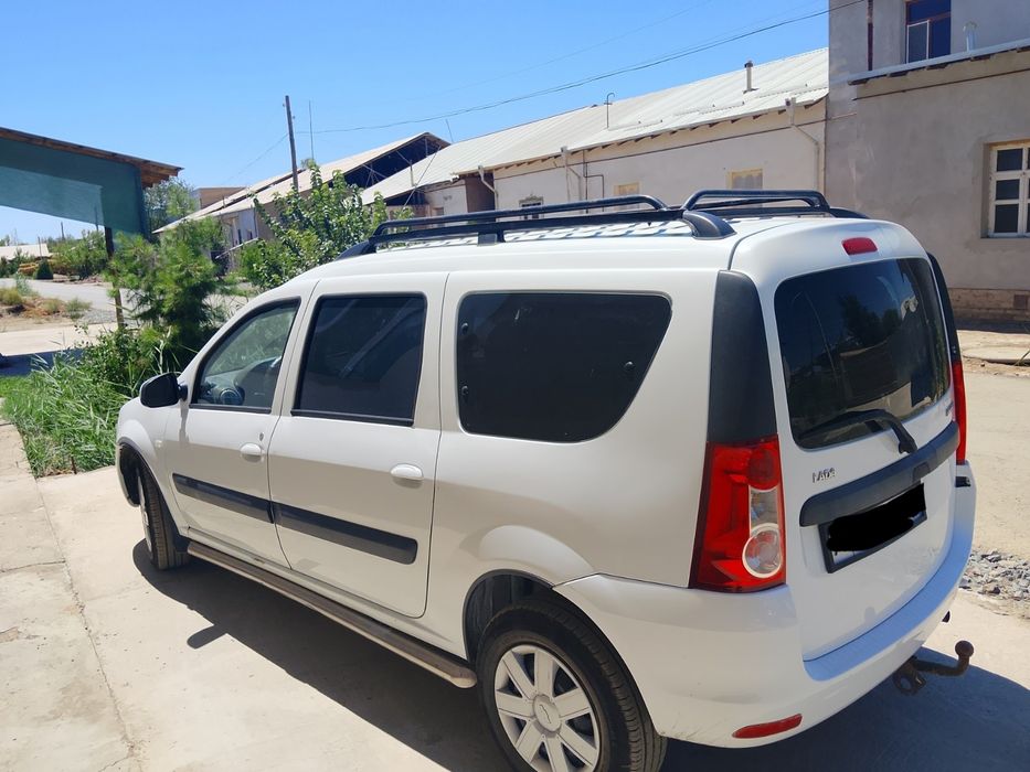 Largus lada reno