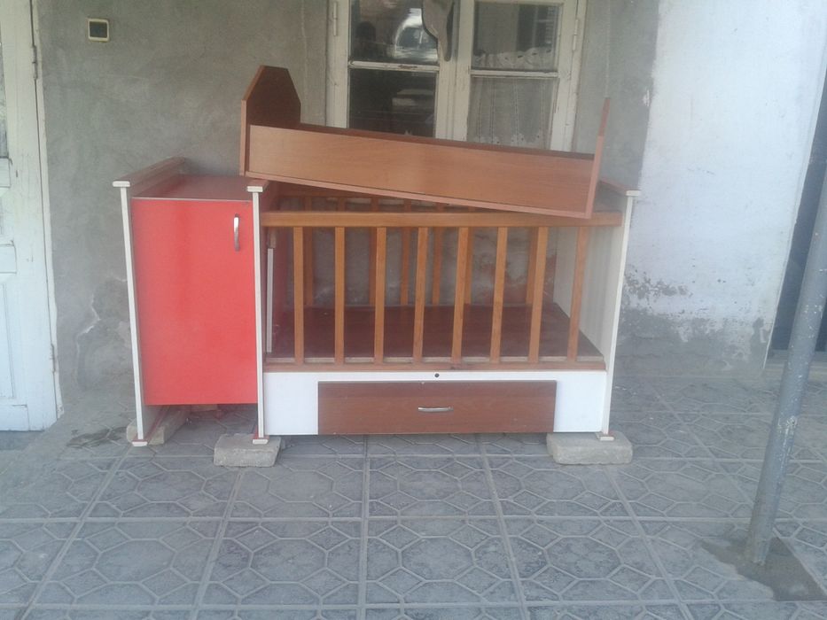 Продаётся детская кровать  цена договорная