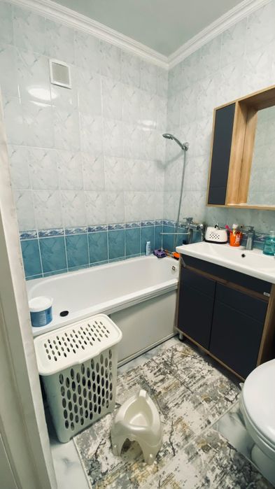 Продам 2 ком. кв.в 7мкр,дом 32