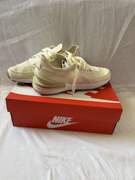 Adidasi Nike Air Max Dawn - marimea [introdu 37,5