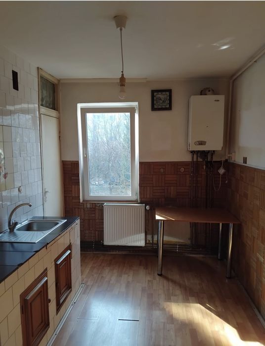 Vand apartament 2 camere confort 1 sporit, etaj 4, Banat, decomandat,Tudor zonă deosebită!