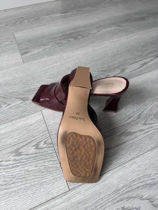 Стильные шлепки сабо