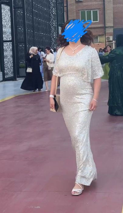 Длинное платье с пайетками