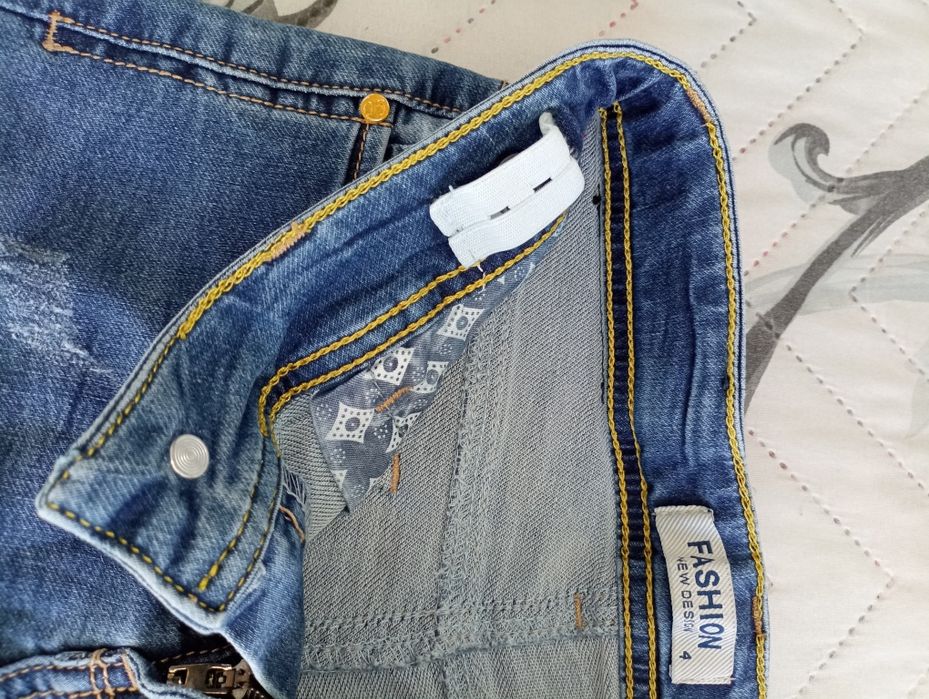 Детски дънки за 4-5год.