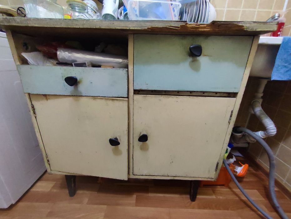 Плита и кухонный шкаф