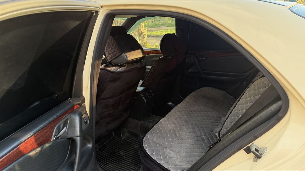 Продам автомобиль Mercedes E 220 дизель