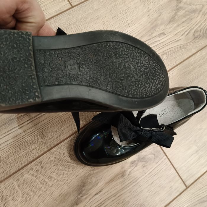 Продам туфли для девочек