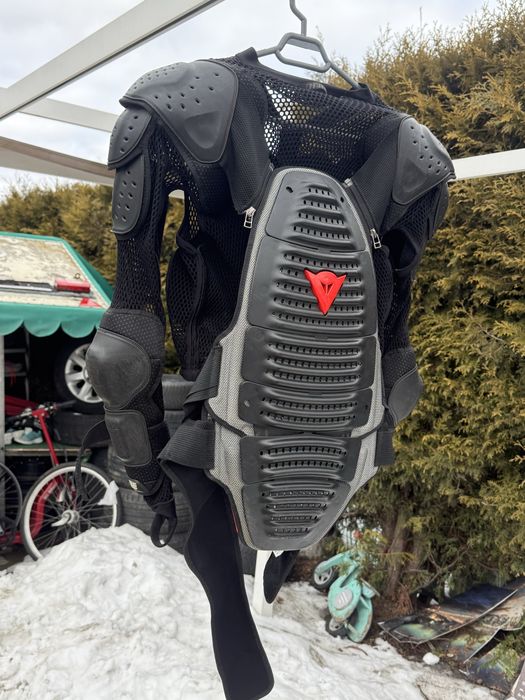 Vând protecție moto completă DAINESE – stare foarte bun