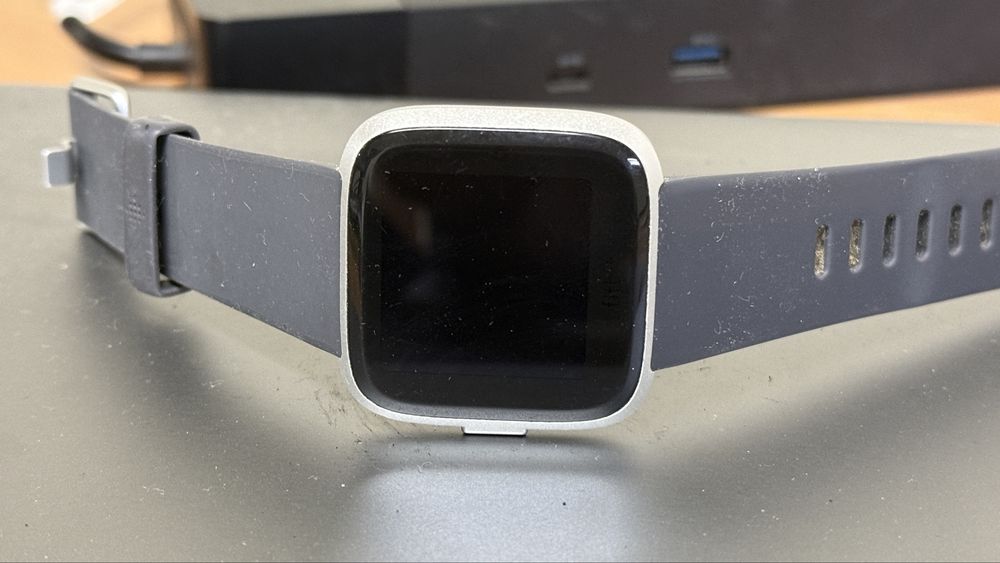 Fitbit FB 415 SE Silver Versa Lite Special Edition Smartwatch