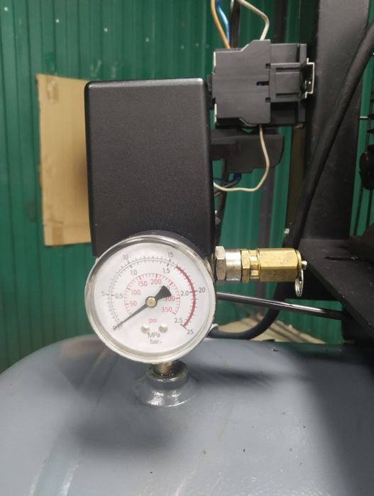 Продам компрессор поршневой