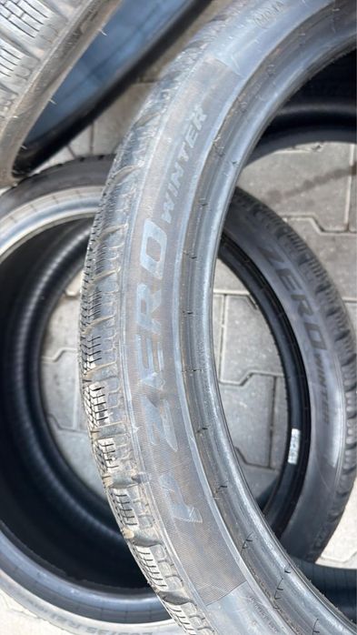 Pirelli Winter P Zero 265/35/R21
