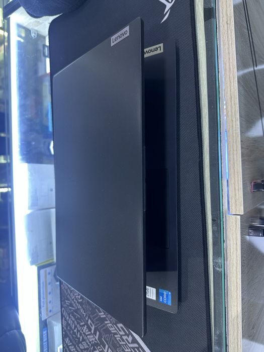 Lenovo V15 i3-1215U 4/256