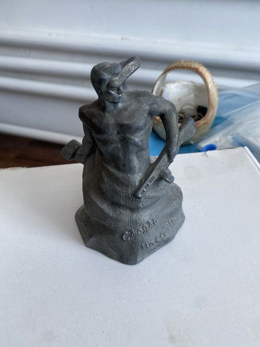 Продам статуэтку из бронзы