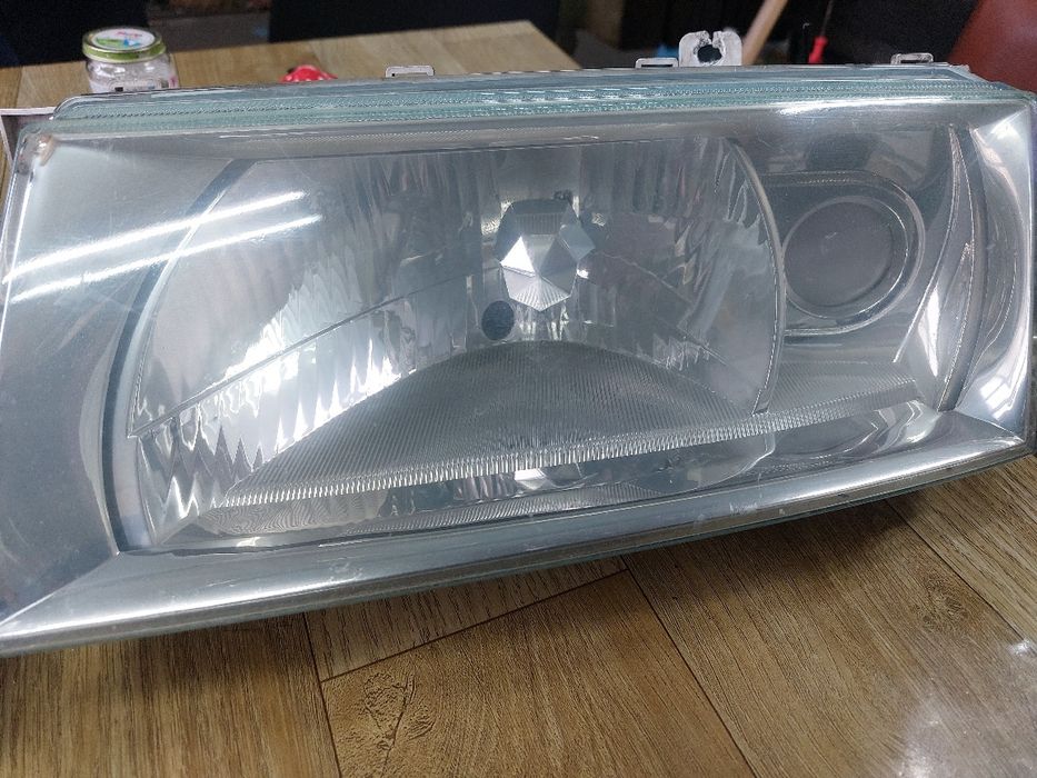 Фарове за Шкода Октавия 1 2003г