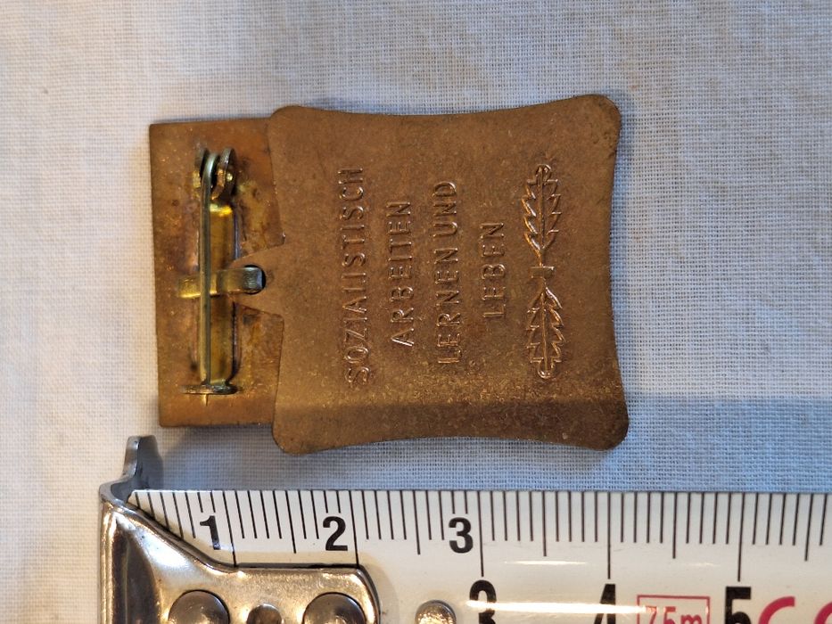 Два немски медала ордениГДР