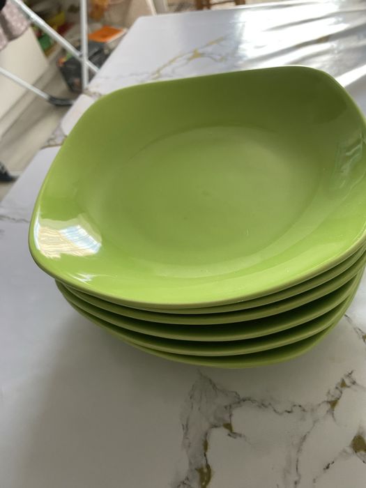 Вазы,тарелки, тёрки,сушилка.