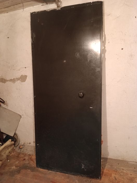Продается железная дверь