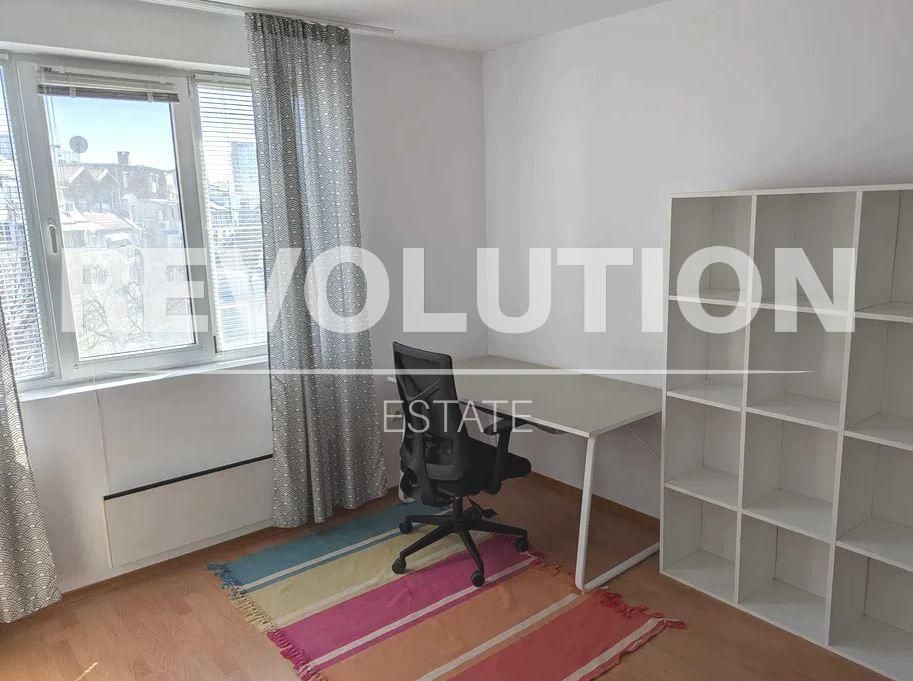 Дава се под наем Тристаен апартамент в Варна, Спортна зала - 110 кв.м за 700 € - Снимка #3