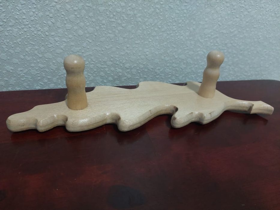 Вешалка из дерева.