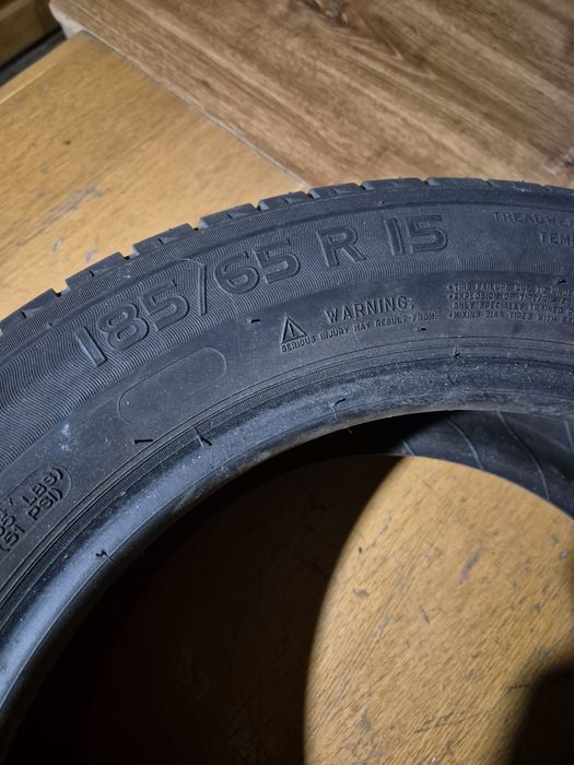 Vand 2 cauciucuri de vara  Michelin 185 / 65 / R15