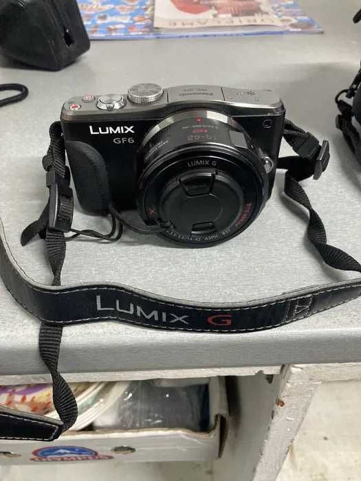 Фотоапарат Panasonic Lumix DMC-GF6 16Mp безогледален две батерии, страп и чантичка Micro 43