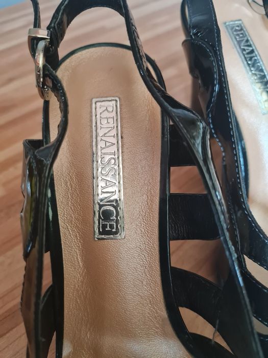 продается обувь женская