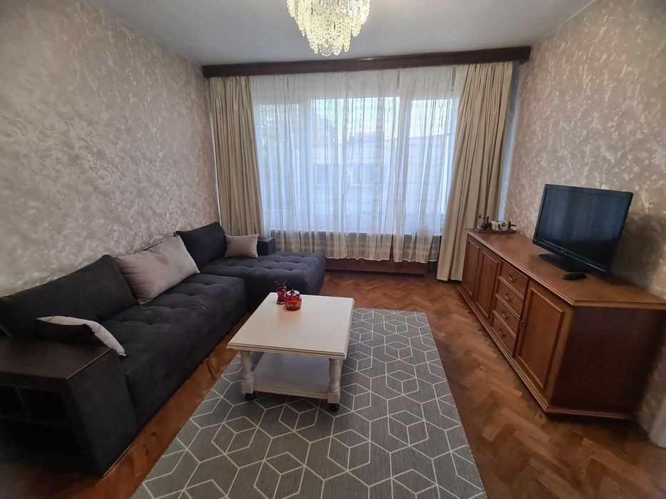 Дава се под наем Тристаен апартамент в София, Изток - 110 кв.м за 797.64 € - Снимка #1